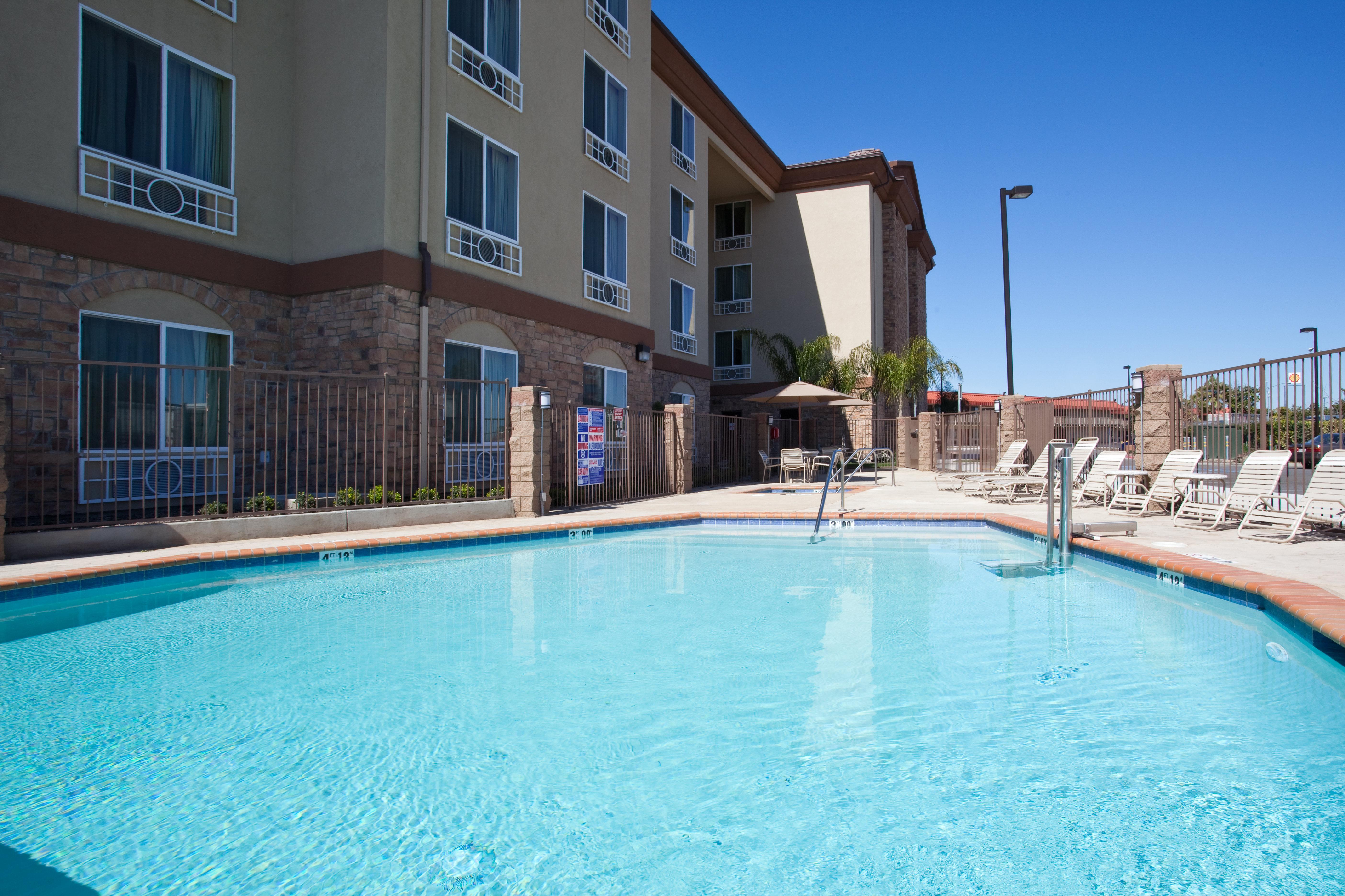 Holiday Inn Express Fresno South By Ihg Zewnętrze zdjęcie